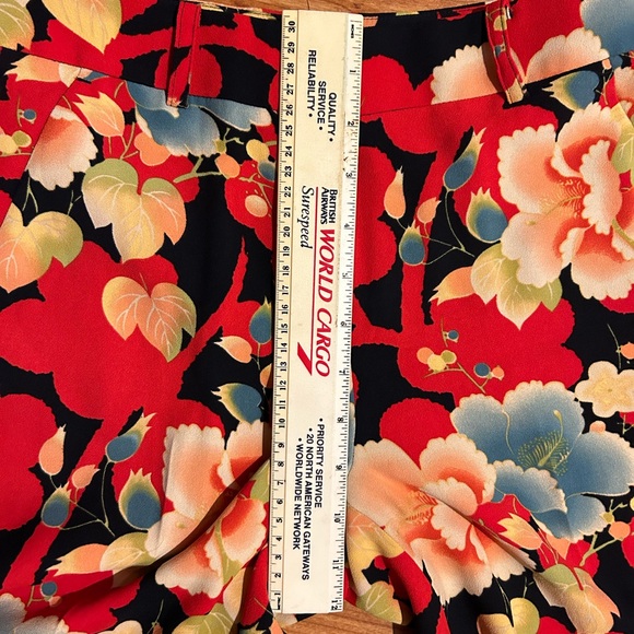 LOFT Ann Taylor Floral Capri Pants - Picture 6 of 7